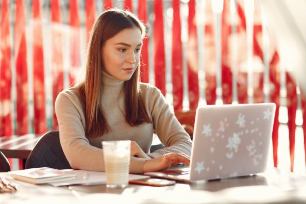 Rédactrice web à La Rochelle : vos contenus SEO de A à Z